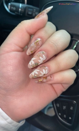 almond nails