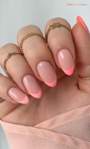 almond nails