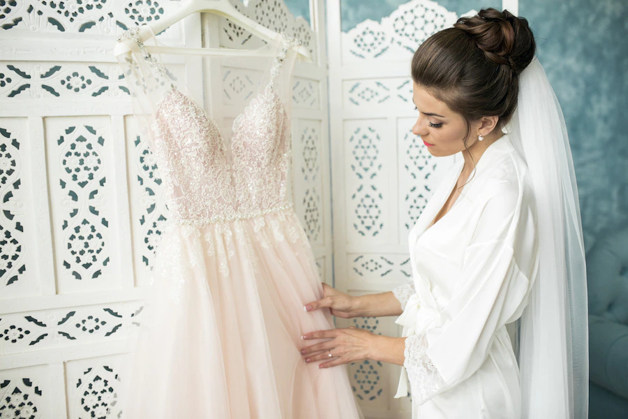 Choose A Fashionable Wedding Dress